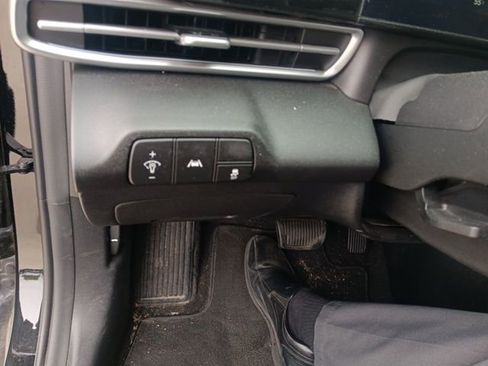 Used 2023 Hyundai Elantra Limited image 3