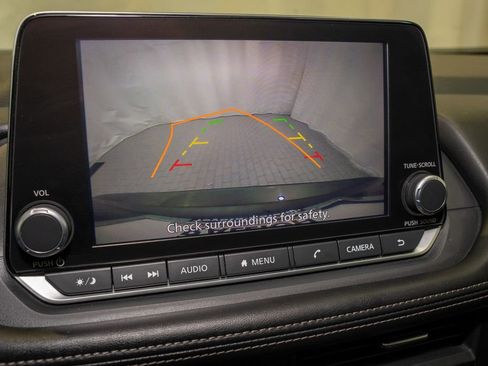 Used 2024 Nissan Rogue SV image 14