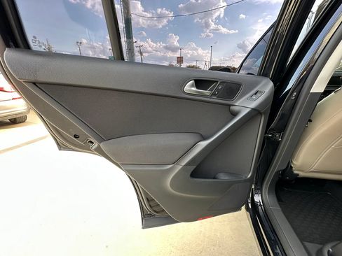 Used 2018 Volkswagen Tiguan Limited w/ Premium Package FWD image 34