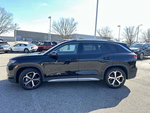 New 2025 Volkswagen Tiguan SE image 9