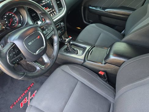 Used 2017 Dodge Charger R/T w/ Blacktop Package RWD image 10