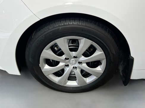 Used 2026 Toyota Corolla LE FWD image 14