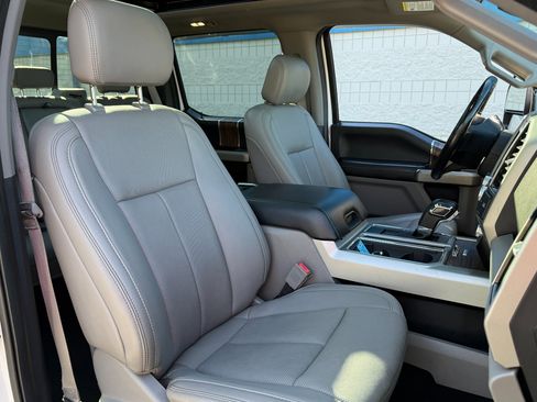 Used 2018 Ford F150 Lariat w/ Equipment Group 502A Luxury image 15