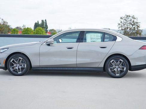 New 2026 BMW i5 eDrive40 w/ Premium Package AWD/4WD image 4