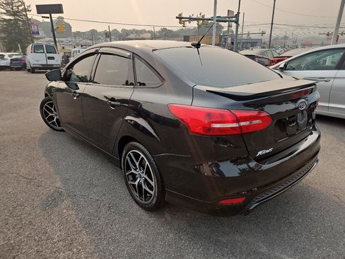 Used 2015 Ford Focus SE w/ SE Sport Package FWD image 5