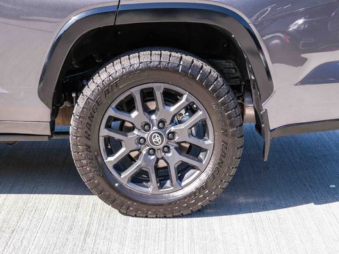 Used 2025 Toyota Sequoia Platinum AWD/4WD image 9