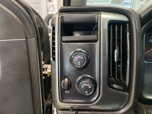 Used 2018 Chevrolet Silverado 1500 LT AWD/4WD image 11