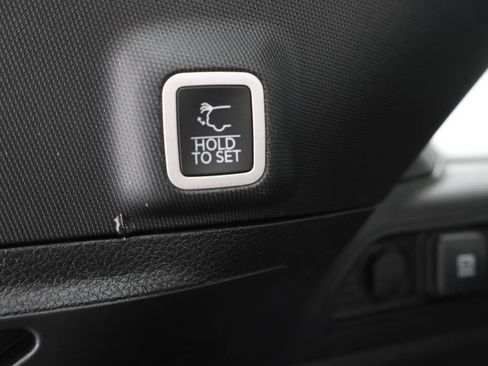 Used 2025 Jeep Grand Cherokee Limited w/ Luxury Tech Group II image 35