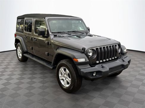 Used 2023 Jeep Wrangler Sport S image 4