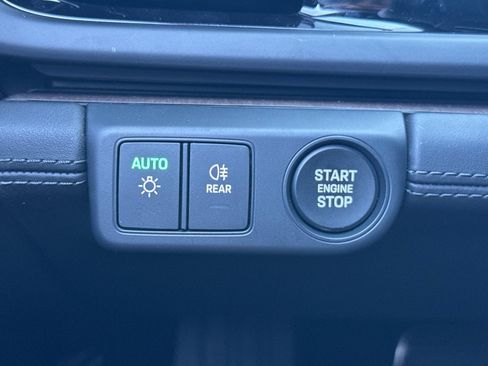 Certified 2025 Porsche Panamera RWD image 23