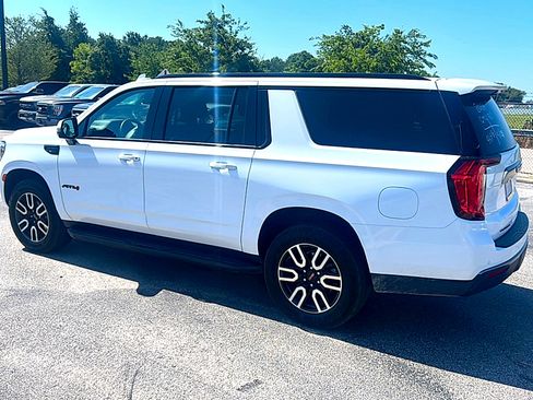 Used 2024 GMC Yukon XL AT4 w/ Technology Package AWD/4WD image 6