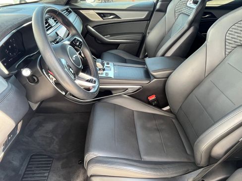 Used 2023 Jaguar F-PACE SVR image 5