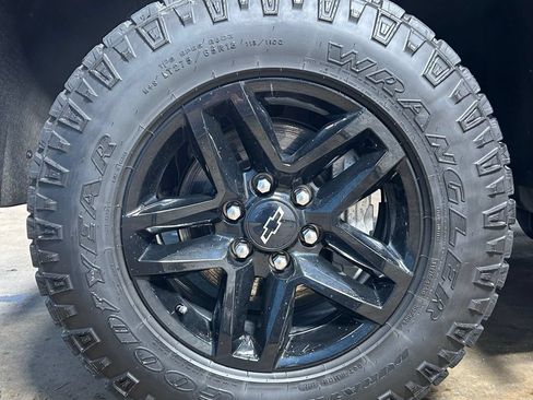 Used 2022 Chevrolet Silverado 1500 Custom Trail Boss AWD/4WD image 50