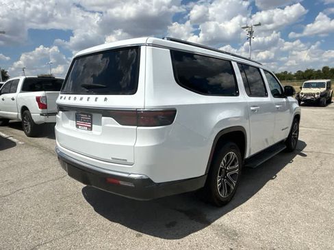 Used 2024 Jeep Wagoneer L Series II RWD image 5