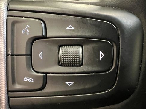 Used 2025 GMC Sierra 1500 SLT image 44