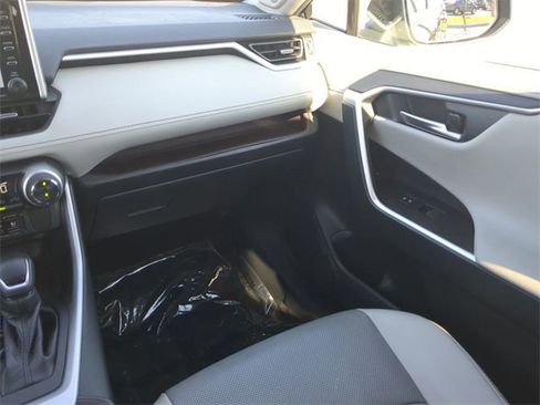 Certified 2020 Toyota RAV4 Limited image 17