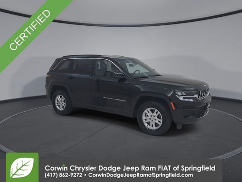 Used 2024 Jeep Grand Cherokee Laredo w/ Trailer Tow Package AWD/4WD image 2
