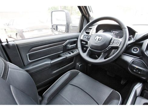 Used 2025 RAM 2500 Laramie w/ Night Edition AWD/4WD image 6