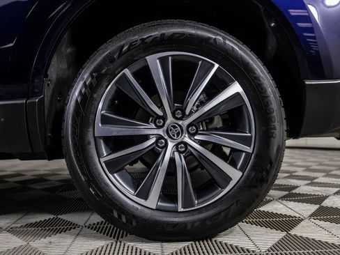 Used 2024 Toyota Venza LE image 39