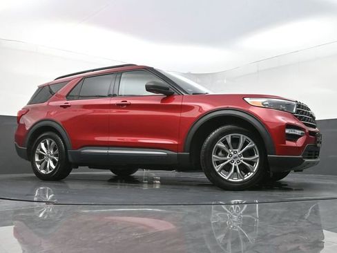Used 2022 Ford Explorer XLT w/ Equipment Group 202A image 33