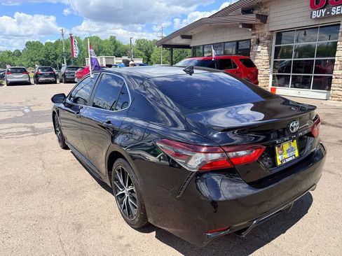 Used 2022 Toyota Camry SE FWD image 5