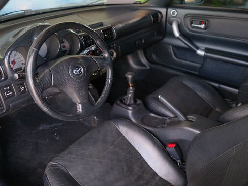Used 2005 Toyota MR2 image 15