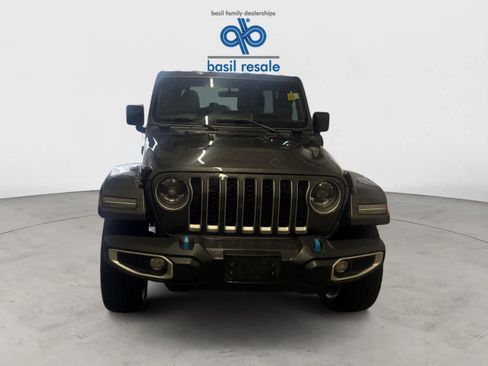 Used 2023 Jeep Wrangler Unlimited Sahara w/ Cold Weather Group AWD/4WD image 7