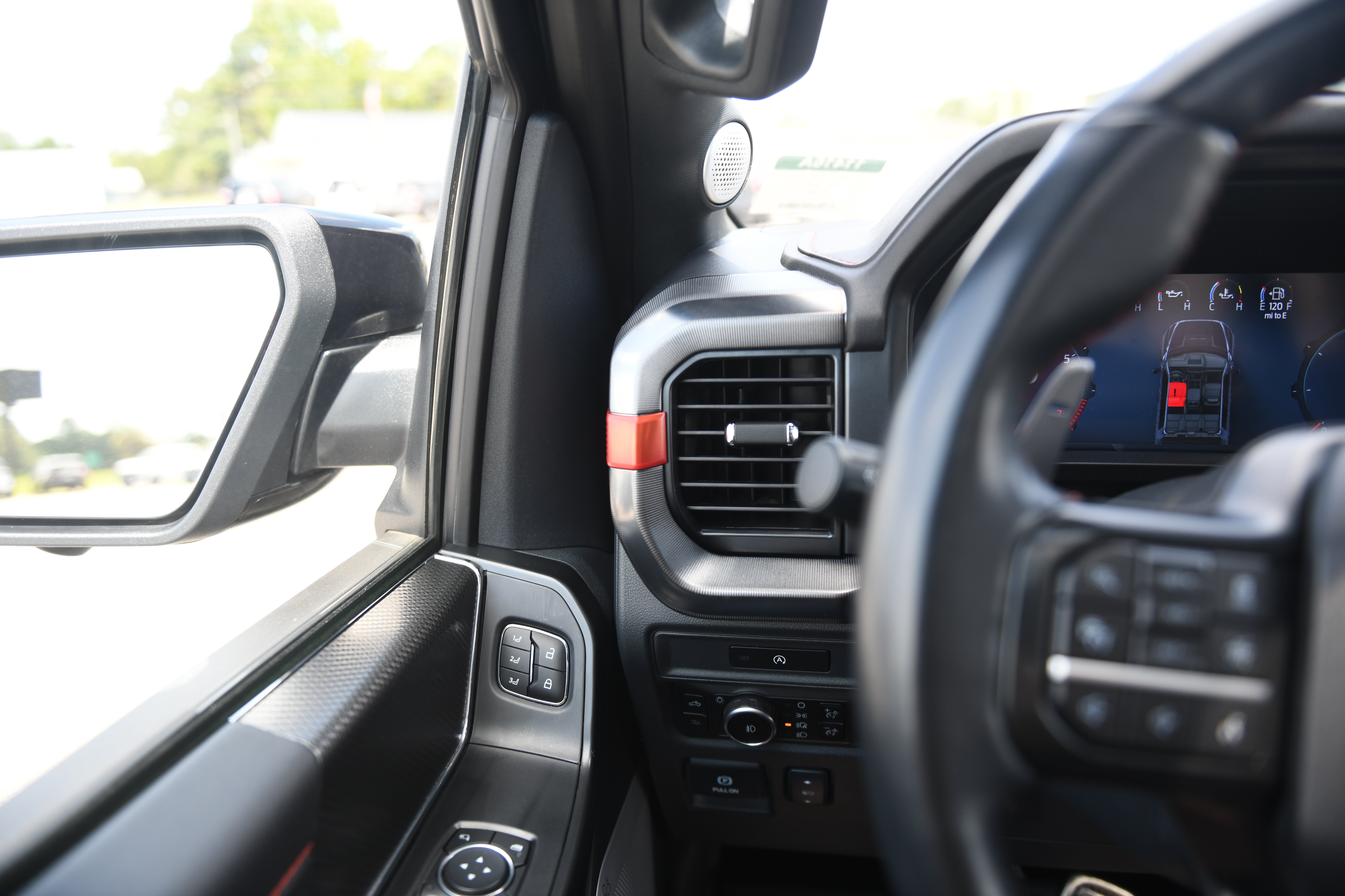 Used 2025 Ford F150 Raptor AWD/4WD image 23