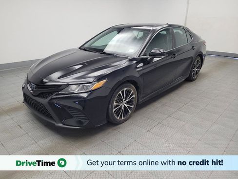 Used 2019 Toyota Camry SE w/ Sunroof Package FWD image 1