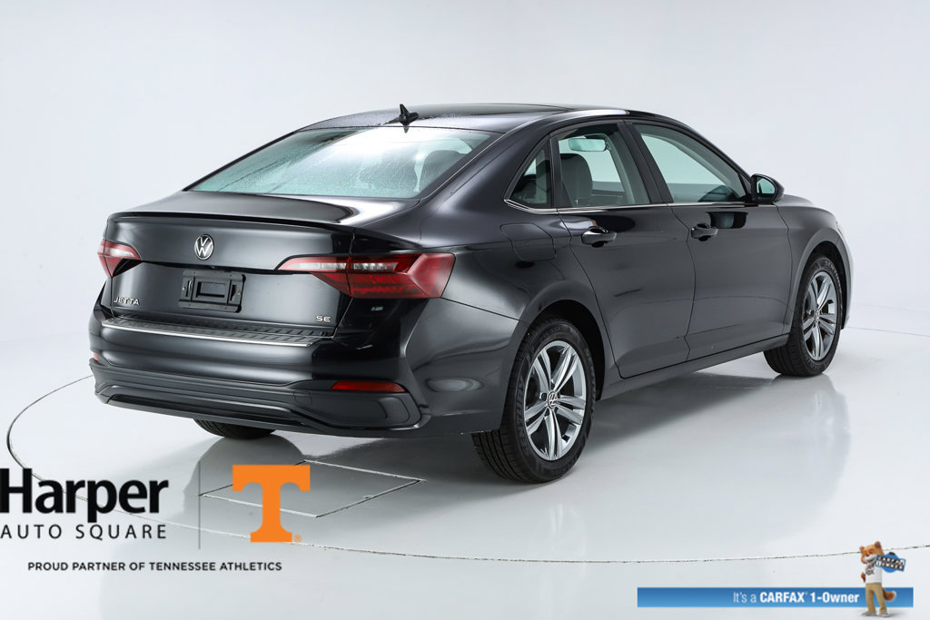 Used 2024 Volkswagen Jetta SE w/ Panoramic Sunroof Package FWD image 9