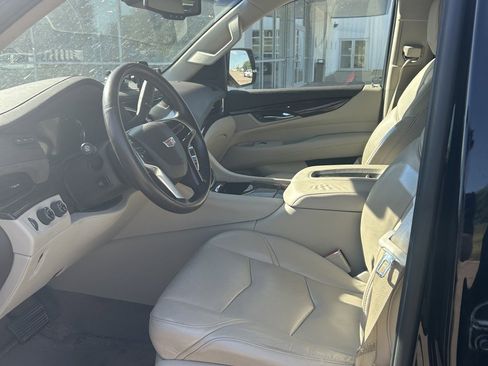 Used 2016 Cadillac Escalade Premium AWD/4WD image 4
