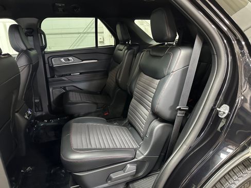 Used 2025 Ford Explorer ST-Line image 9