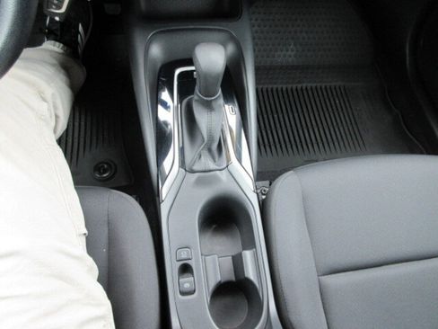 Used 2024 Toyota Corolla LE image 18