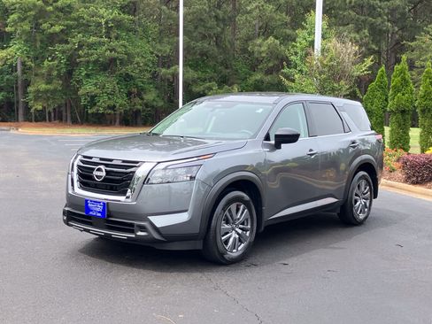 Used 2025 Nissan Pathfinder S FWD image 6