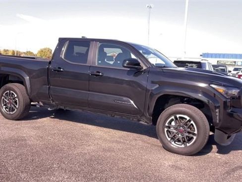 Used 2024 Toyota Tacoma TRD Sport image 3