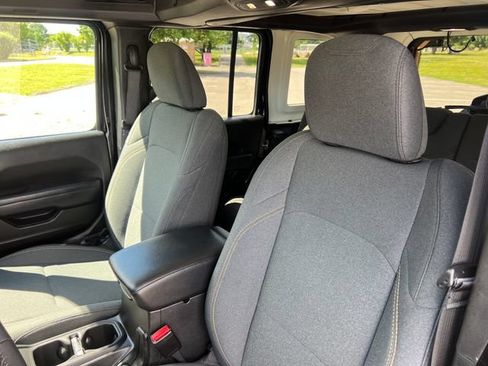 Used 2025 Jeep Wrangler Unlimited Sport AWD/4WD image 18