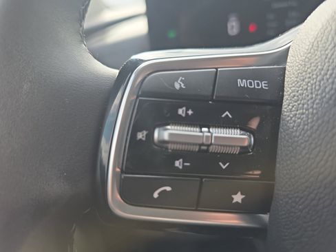 Certified 2026 Kia Carnival EX image 25