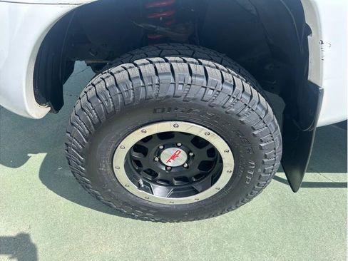 Used 2011 Toyota Tacoma 4x4 Double Cab w/ TRD Off-Road Pkg w/JBL Audio image 10