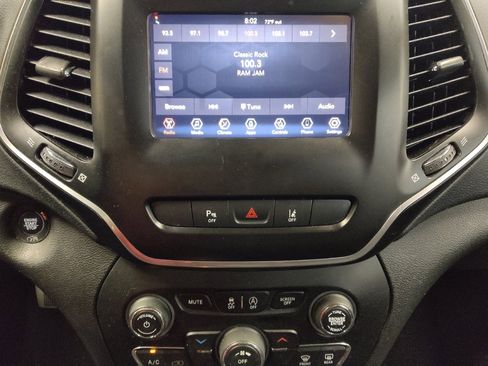 Used 2021 Jeep Cherokee Latitude Plus FWD image 25