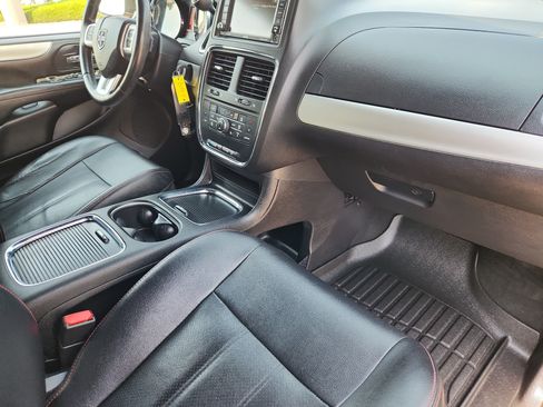 Used 2019 Dodge Grand Caravan GT FWD image 17