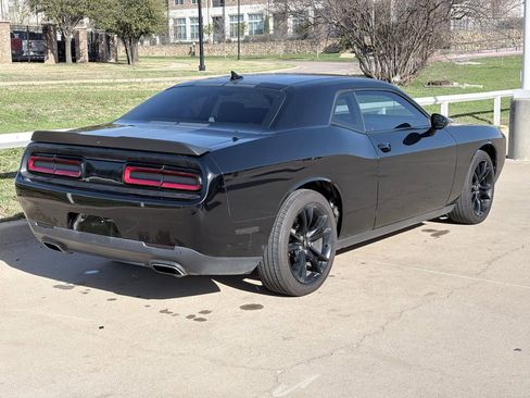 Used 2017 Dodge Challenger SXT Plus image 4