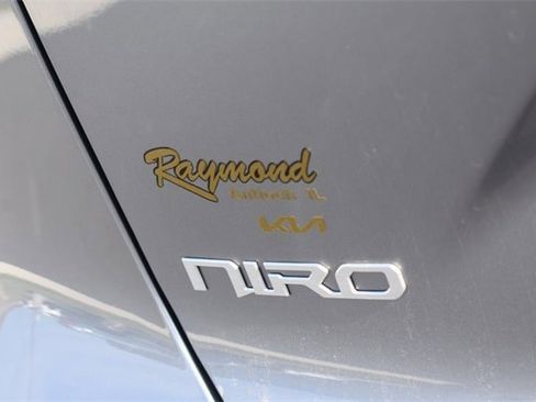 New 2025 Kia Niro EX Touring image 16
