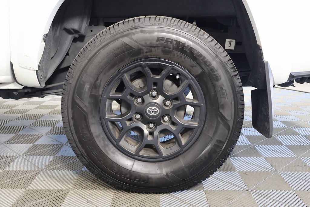 Used 2022 Toyota Tacoma SR5 RWD image 14
