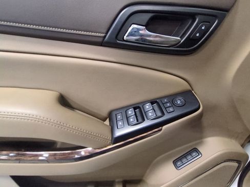 Used 2019 GMC Yukon XL SLT w/ Premium Edition image 12