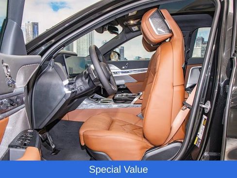 Used 2025 BMW 750e xDrive w/ Premium Package AWD/4WD image 21