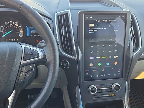 Certified 2024 Ford Edge Titanium image 16