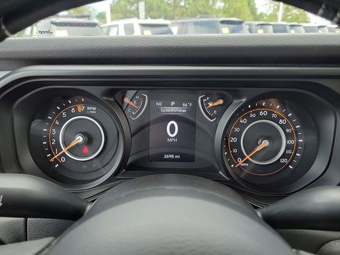 Used 2025 Jeep Gladiator Sport AWD/4WD image 23