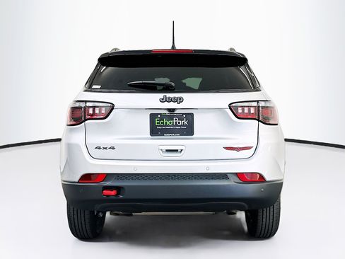 Used 2025 Jeep Compass Trailhawk AWD/4WD image 7