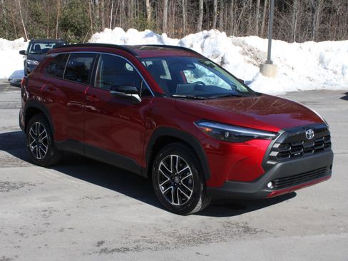 Used 2026 Toyota Corolla Cross XLE image 3