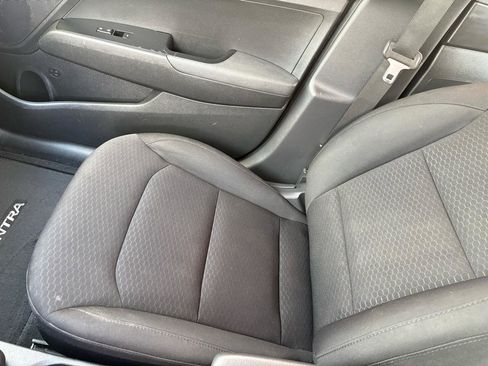 Used 2019 Hyundai Elantra SE w/ Cargo Package FWD image 18